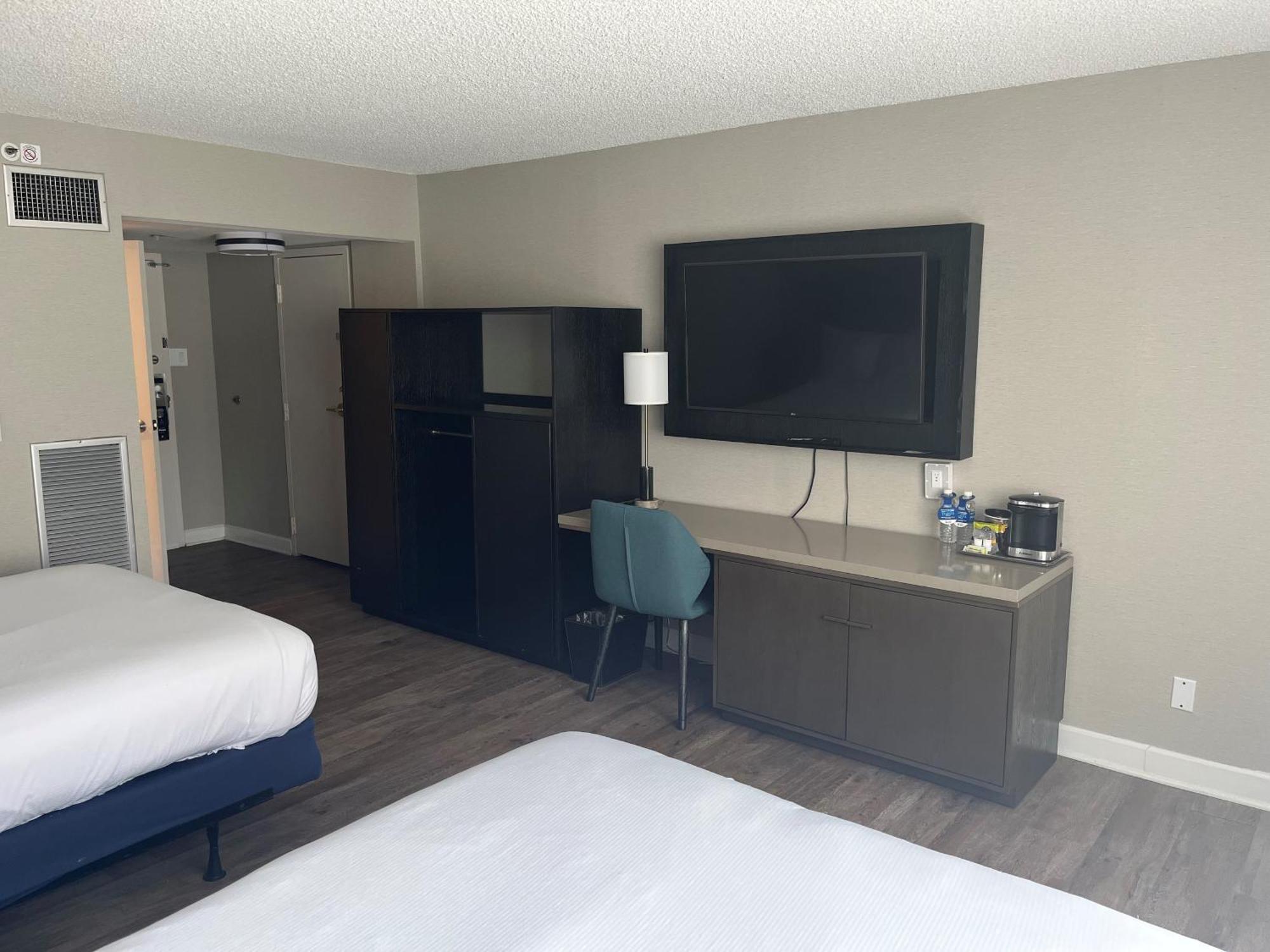 Doubletree By Hilton Baltimore North Pikesville Exterior photo