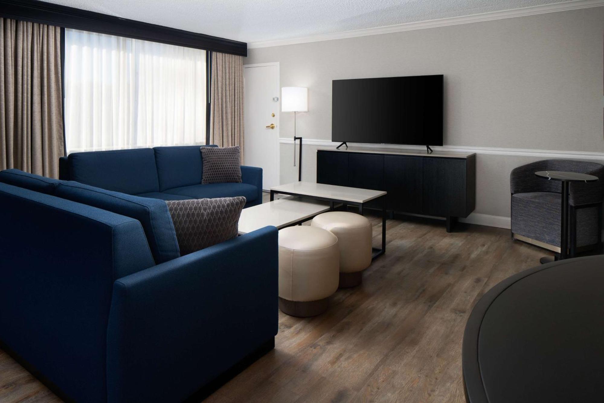Doubletree By Hilton Baltimore North Pikesville Exterior photo